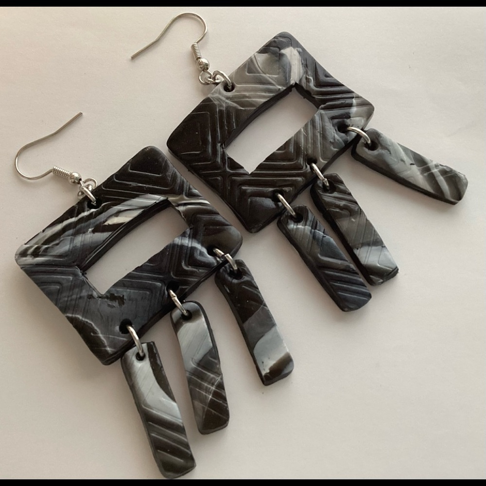 💋 Handcrafted Clay Earrings - Picture 4 of 5
